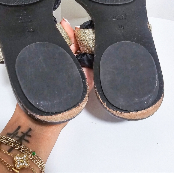 Gucci GG logo black and metallic gold thong flat sandals - Picture 10 of 13